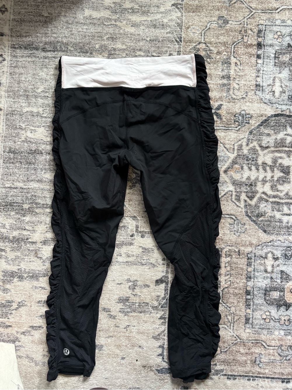 Vintage Y2K Lululemon scrunched blush pink yoga pants capris size 4